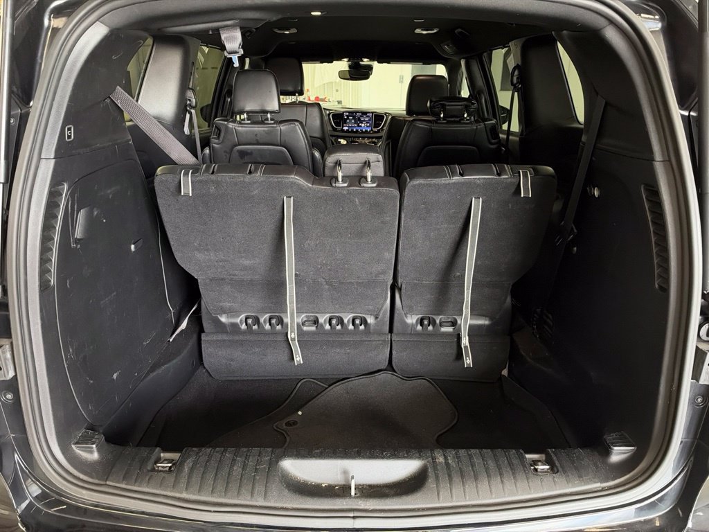Used 2025 Chrysler Pacifica Select FWD image 9