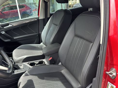 Used 2023 Volkswagen Tiguan SE FWD image 12