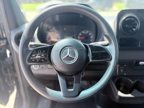 Used 2019 Mercedes-Benz Sprinter 1500 image 22