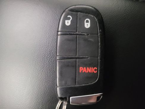 Used 2018 Jeep Grand Cherokee Laredo image 32