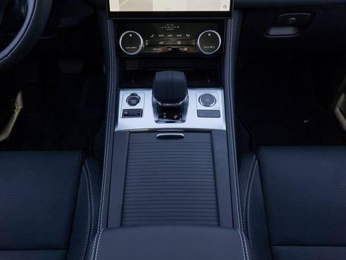 Used 2025 Jaguar F-PACE R-Dynamic S AWD/4WD image 17