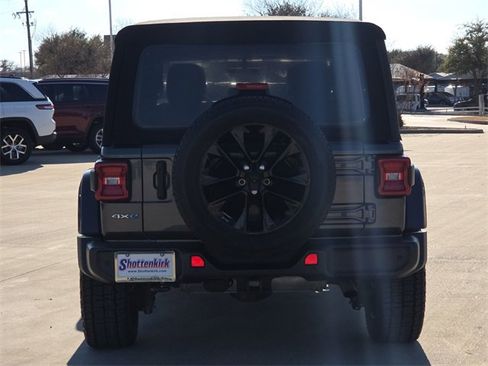 Used 2021 Jeep Wrangler Unlimited Sahara w/ Cold Weather Group image 7