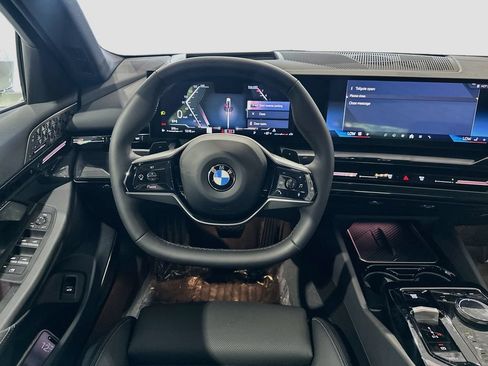 Used 2024 BMW 530i xDrive w/ Premium Package AWD/4WD image 24