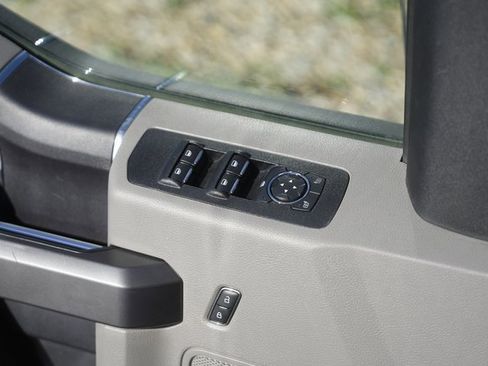 Used 2019 Ford F150 XLT image 28