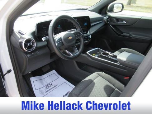 Used 2025 Chevrolet Equinox LT image 22