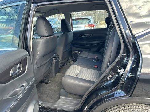 Used 2018 Nissan Rogue S image 9