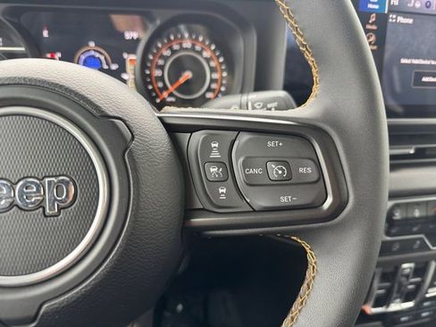 Used 2024 Jeep Gladiator Sport image 9