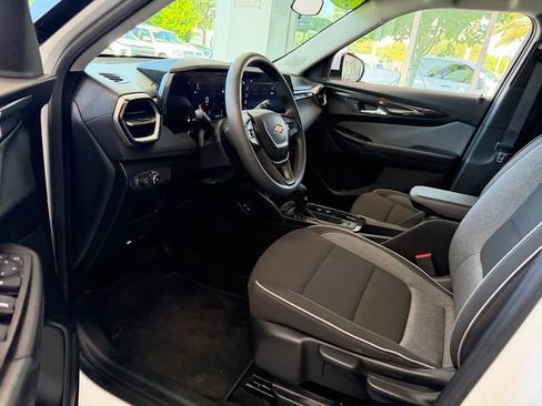 Used 2024 Chevrolet TrailBlazer LT w/ Driver Confidence Package FWD image 11