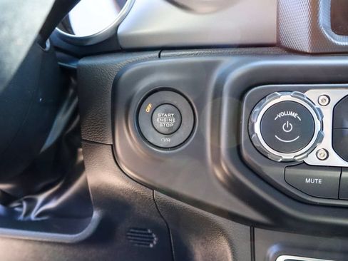 Used 2022 Jeep Wrangler Unlimited Rubicon 4xe AWD/4WD image 30