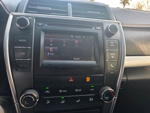 Used 2017 Toyota Camry SE w/ Moonroof Package image 23