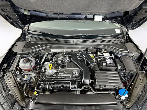 Used 2025 Volkswagen Jetta SE image 32