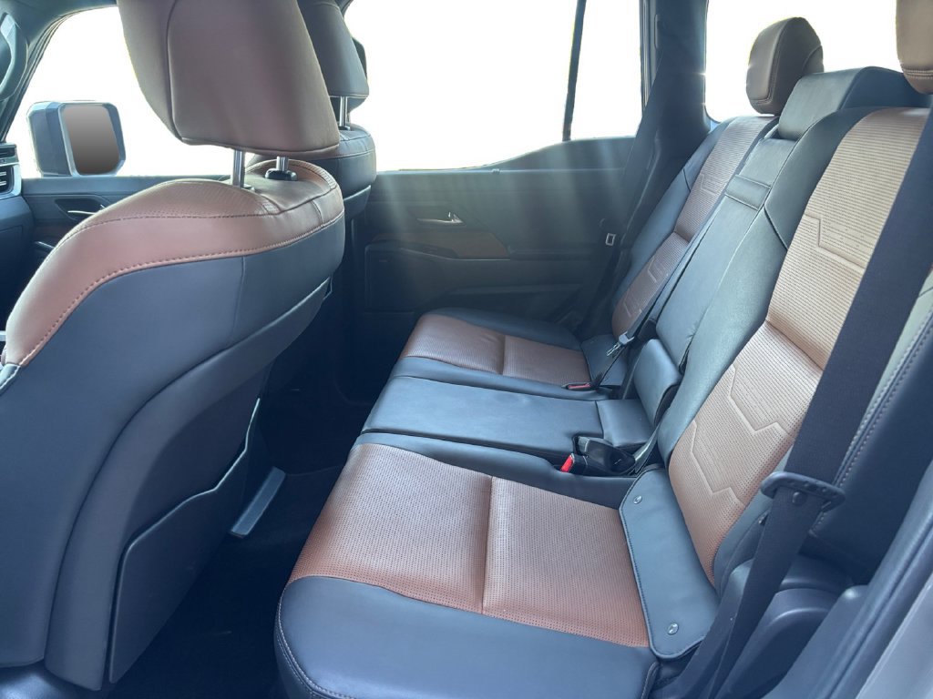 Used 2024 Lexus GX 550 w/ Accessory Package (Z1) AWD/4WD image 15