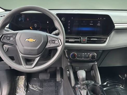 Used 2025 Chevrolet TrailBlazer LT w/ Driver Confidence Package AWD/4WD image 12