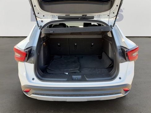 Used 2025 Chevrolet Trax LT w/ LT Convenience Package image 14