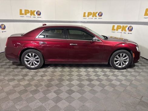 Used 2018 Chrysler 300 Limited w/ Safetytec Plus Group image 5