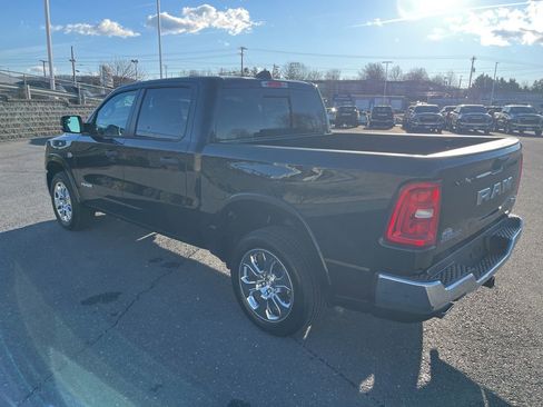 New 2026 RAM 1500 4x4 Crew Cab image 7