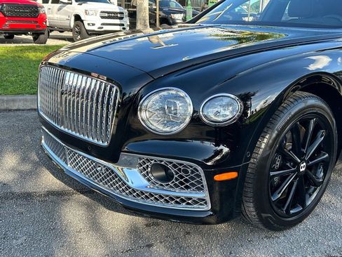 Used 2021 Bentley Flying Spur V8 image 29