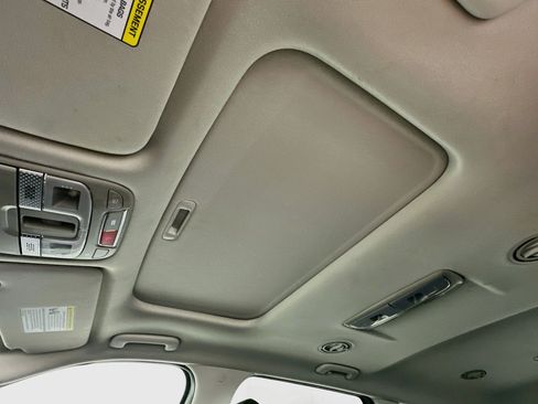 Used 2025 Kia Telluride S FWD image 26