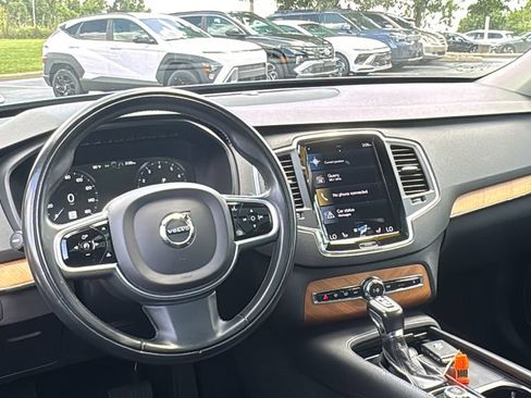 Used 2021 Volvo XC90 T6 Momentum w/ Climate Package AWD/4WD image 12
