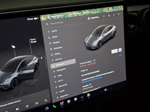 Used 2023 Tesla Model Y Performance AWD/4WD image 29