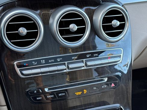 Used 2019 Mercedes-Benz GLC 300 image 21