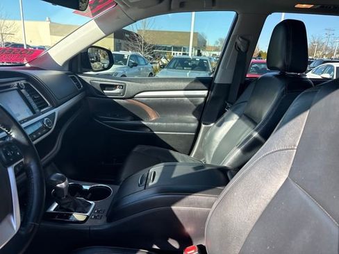 Used 2018 Toyota Highlander XLE image 13