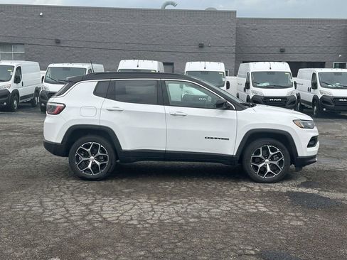 Used 2024 Jeep Compass Limited AWD/4WD image 2