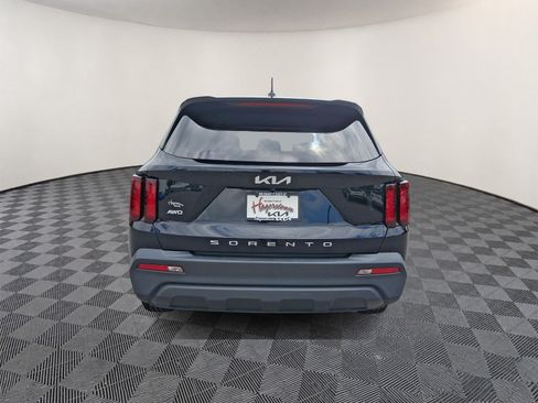 Used 2022 Kia Sorento LX AWD/4WD image 5