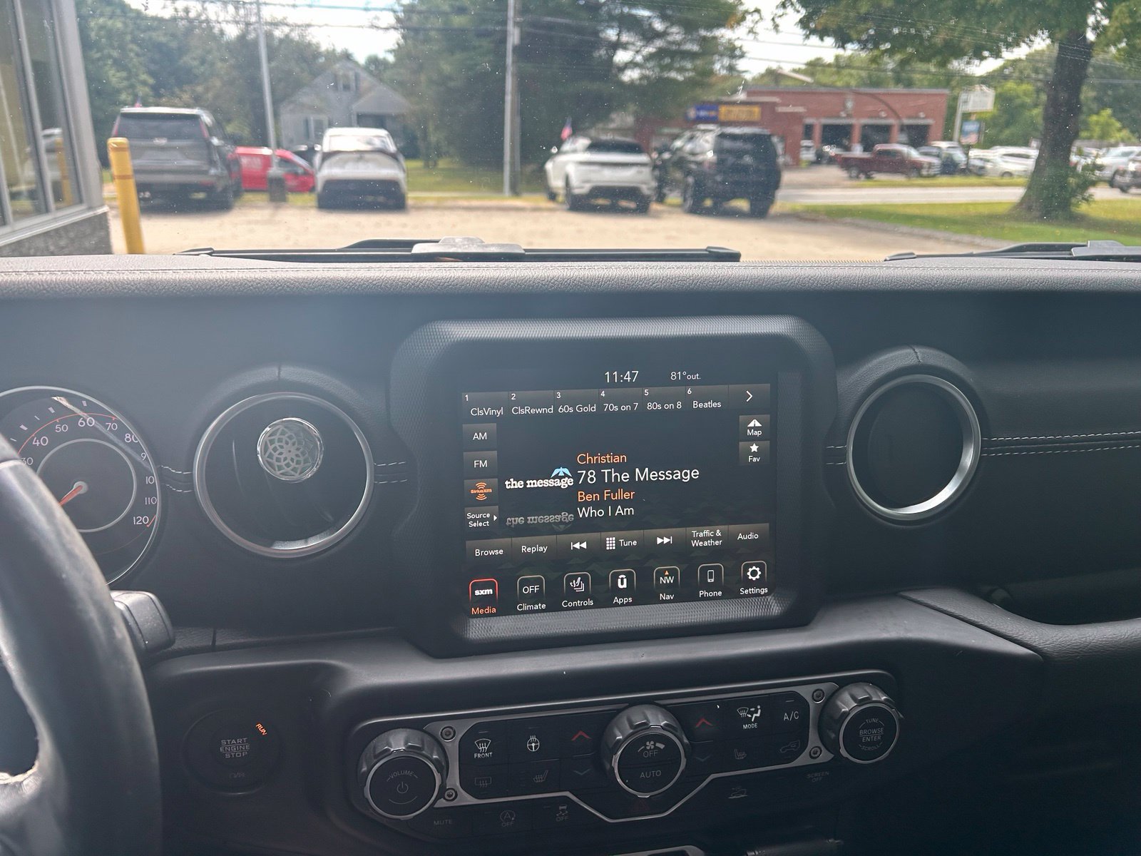 Used 2022 Jeep Wrangler Unlimited Sahara w/ Cold Weather Group AWD/4WD image 16