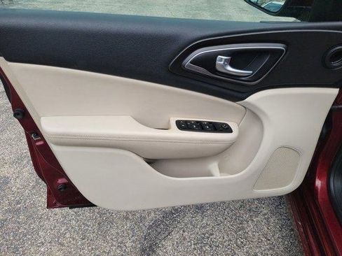 Used 2017 Chrysler 200 Limited Platinum image 14