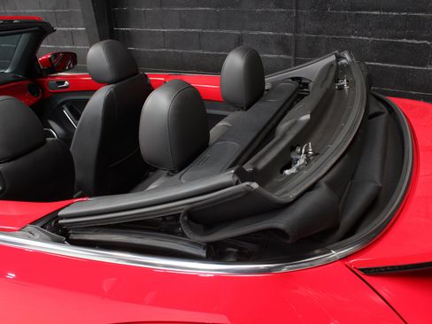 Used 2018 Volkswagen Beetle 2.0T S image 43