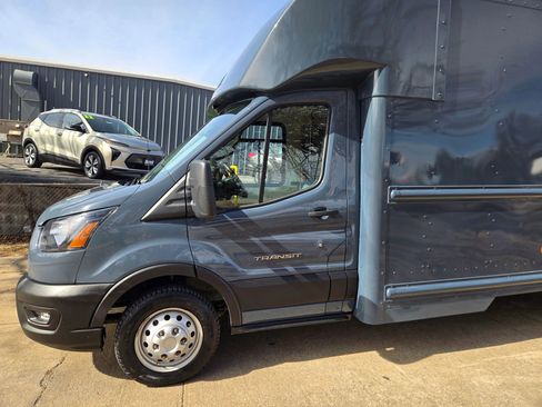 Used 2022 Ford Transit 350 DRW image 2