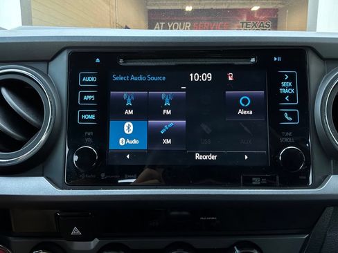 Used 2018 Toyota Tacoma TRD Off-Road AWD/4WD image 38
