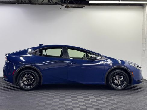 Used 2024 Toyota Prius LE FWD image 4