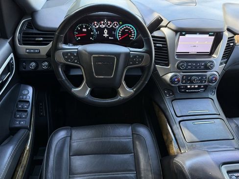 Used 2017 GMC Yukon Denali image 9