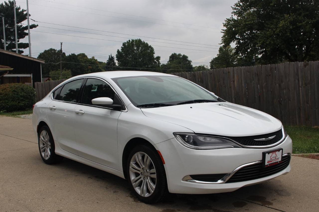 Used 2015 Chrysler 200 Limited w/ Convenience Group FWD image 2