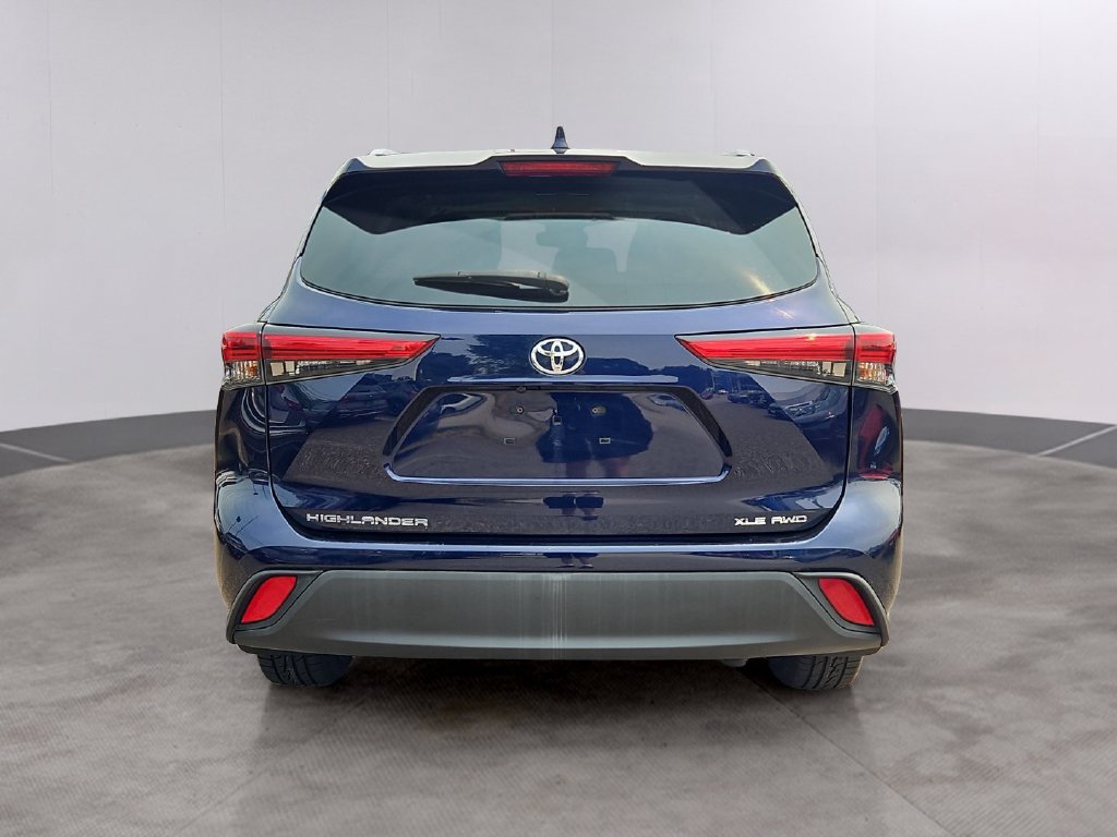Used 2021 Toyota Highlander XLE AWD/4WD image 5