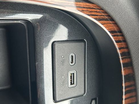 Used 2022 Cadillac Escalade Premium Luxury w/ Performance Package image 20