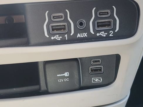 Used 2022 Chrysler Pacifica Touring-L FWD image 33