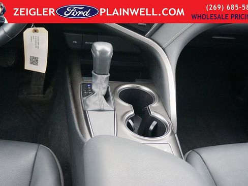 Used 2024 Toyota Camry SE image 15