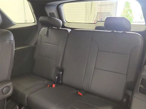 Used 2023 Chevrolet Traverse RS AWD/4WD image 36