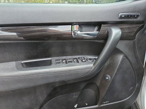 Used 2013 Kia Sorento EX w/ Premium Plus Pkg image 12