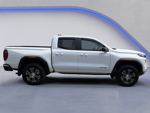 Used 2025 GMC Canyon AT4 w/ Technology Plus Package AWD/4WD image 12