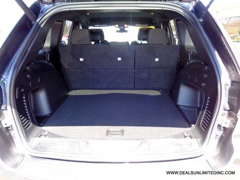 Used 2021 Jeep Grand Cherokee Laredo w/ Trailer Tow Group IV image 20