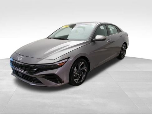 Used 2025 Hyundai Elantra SEL FWD image 1