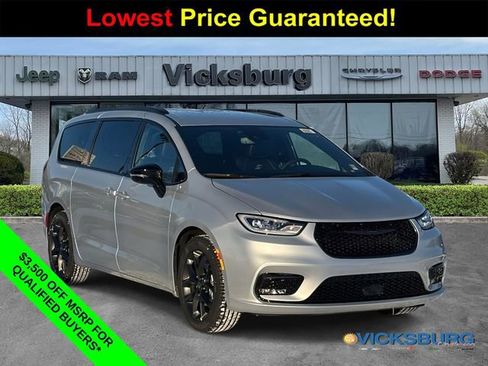 New 2026 Chrysler Pacifica Select w/ S Appearance Package image 1