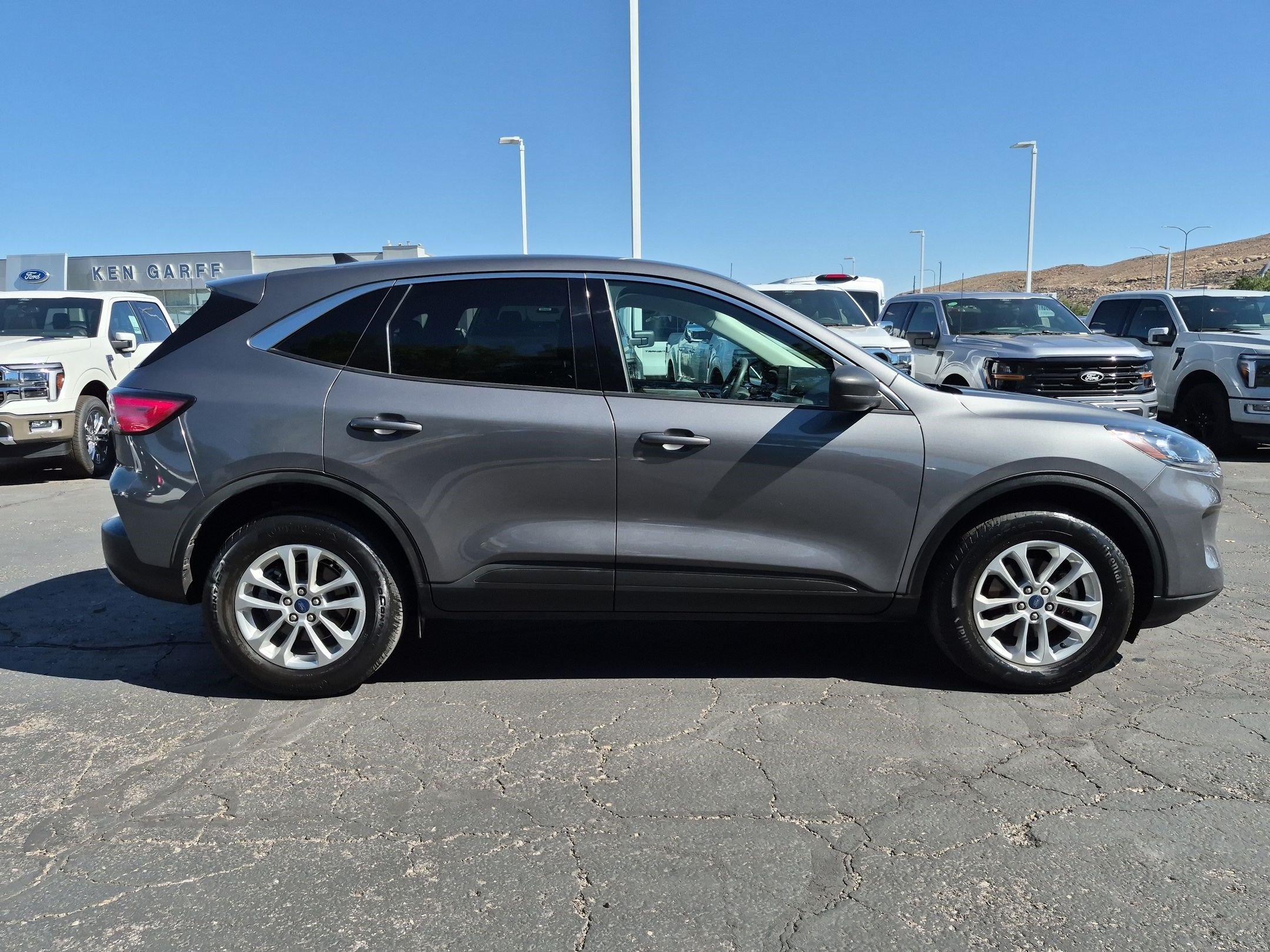 Used 2022 Ford Escape SE AWD/4WD image 3