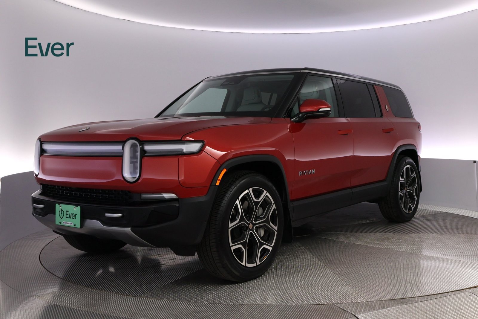Used 2025 Rivian R1S Adventure Dual AWD/4WD image 2