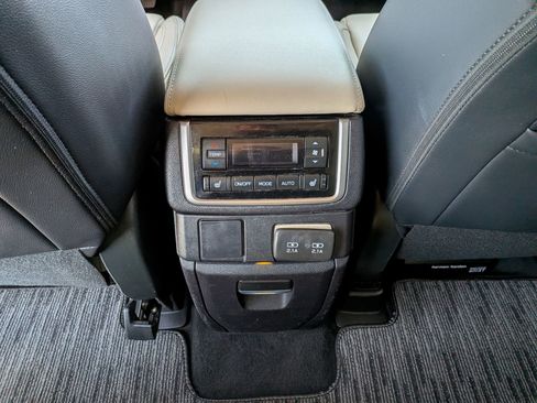 Certified 2022 Subaru Ascent Limited w/ Technology Package image 30