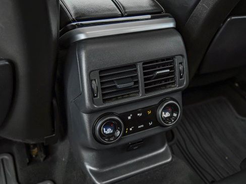 Used 2019 Land Rover Range Rover Velar R-Dynamic SE AWD/4WD image 39